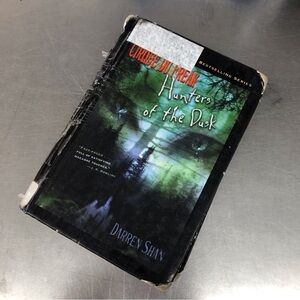 Cirque De Freak: Hunters of the Dusk by: Darren Shan, hardback book